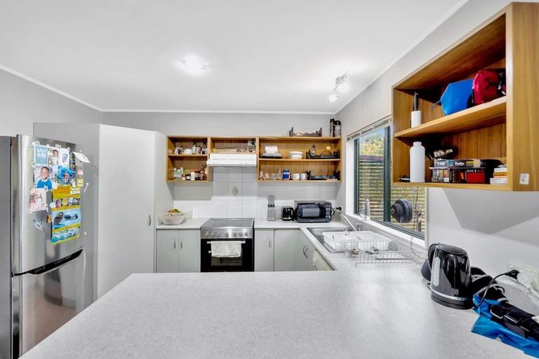 Photo of property in 60 Cobham Crescent, Kelston, Auckland, 0602