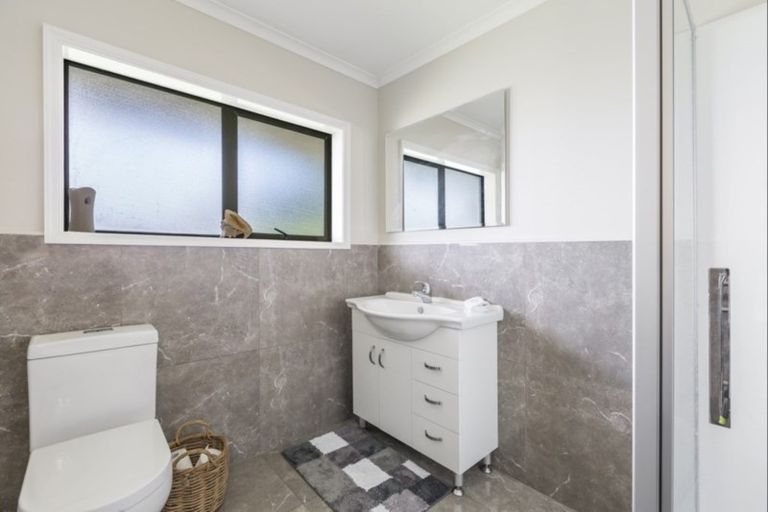 Photo of property in 15a West Hoe Road, Orewa, 0931