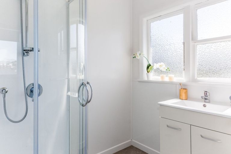 Photo of property in 23a Kapiti Crescent, Titahi Bay, Porirua, 5022