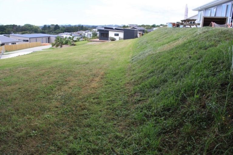 Photo of property in 10 Kuaka Crescent, Mangawhai, 0505