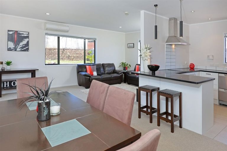 Photo of property in 14 Chesterton Terrace, Henderson, Auckland, 0612