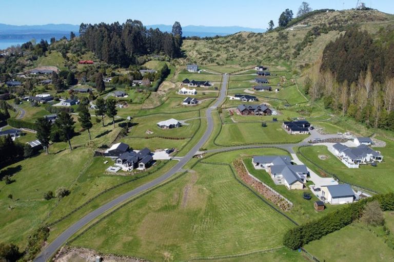 Photo of property in 17 Lochinvar Lane, Acacia Bay, 3385