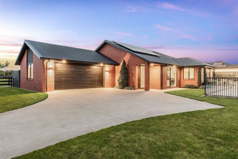 Photo of property in 15 Moemoea Place, Cambridge, 3434