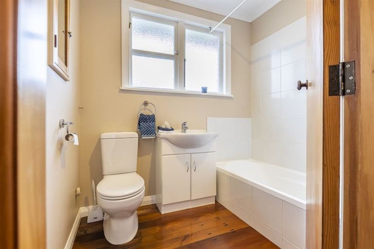 Photo of property in 17 London Terrace, Awapuni, Palmerston North, 4412