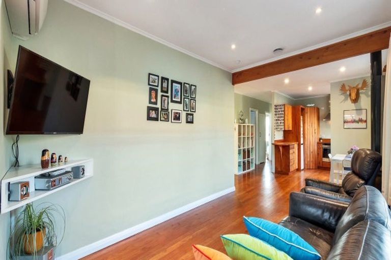 Photo of property in 95 Hutchinson Avenue, New Lynn, Auckland, 0600