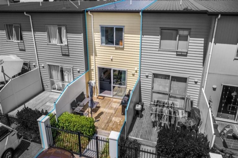 Photo of property in 32/11 Ray Small Drive, Papakura, 2110