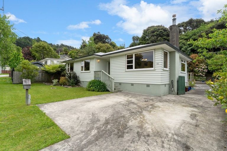 Photo of property in 14 Pinehaven Road, Pinehaven, Upper Hutt, 5019