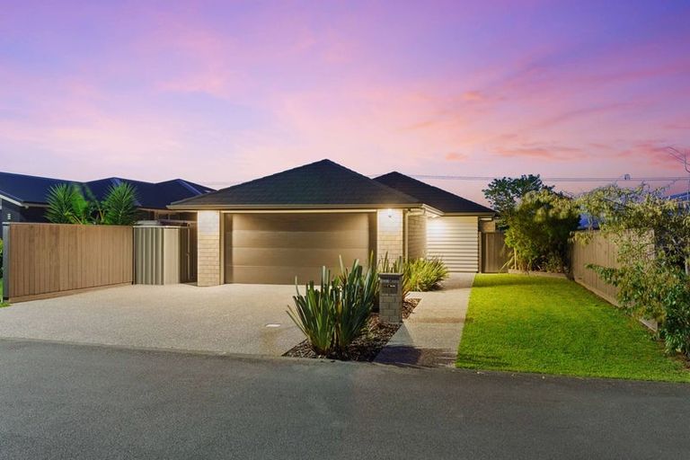 Photo of property in 7 Mahia Lane, Waikanae, 5036