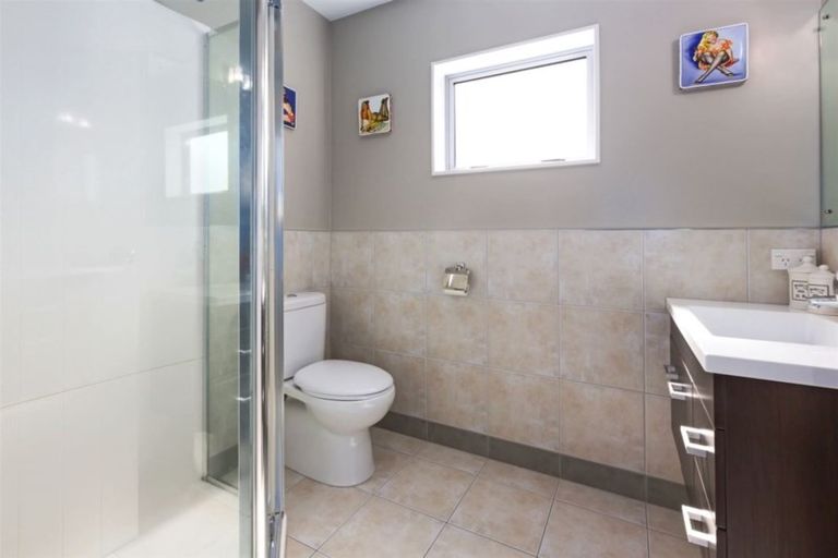 Photo of property in 6 Sumner Terrace, Aotea, Porirua, 5024