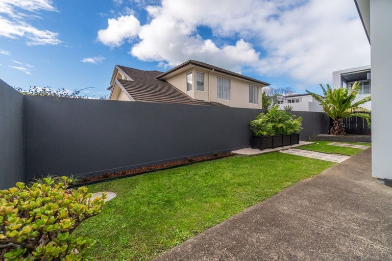Photo of property in 219 East Coast Road, Campbells Bay, Auckland, 0620