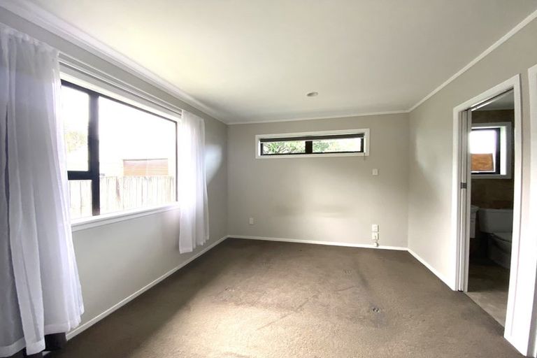Photo of property in 35a Savoy Road, Glen Eden, Auckland, 0602