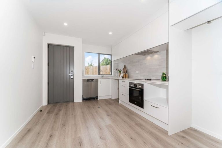 Photo of property in 6d Buisson Glade, West Harbour, Auckland, 0618