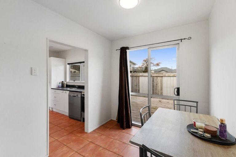 Photo of property in 16 Eruini Street, Waikanae Beach, Waikanae, 5036