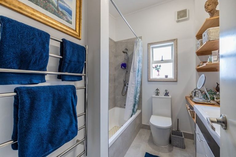 Photo of property in Apple Bnb, 3 Kaipatiki Rise, Haruru, 0204