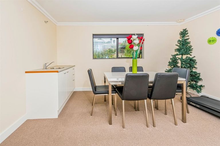 Photo of property in 10a Yule Place, Massey, Auckland, 0614