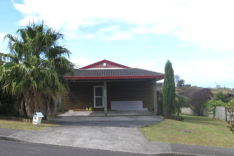 Photo of property in 89 Totaravale Drive, Totara Vale, Auckland, 0629