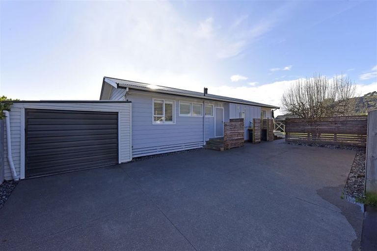 Photo of property in 3 Stedley Place, Heathcote Valley, Christchurch, 8022