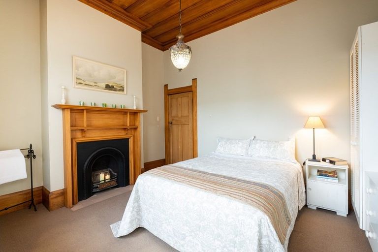 Photo of property in 16 Sealy Road, Bluff Hill, Napier, 4110