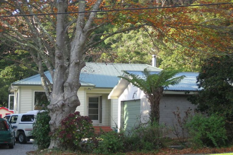 Photo of property in 47 Kamahi Street, Stokes Valley, Lower Hutt, 5019