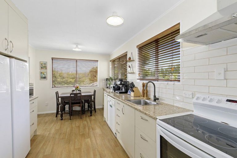 Photo of property in 32 Kingsley Street, Stokes Valley, Lower Hutt, 5019