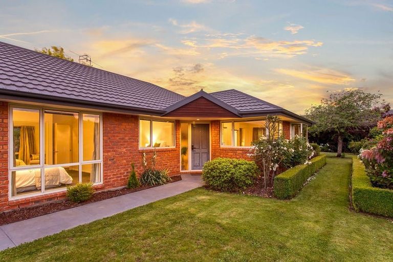 Photo of property in 317 Gardiners Road, Harewood, Christchurch, 8051