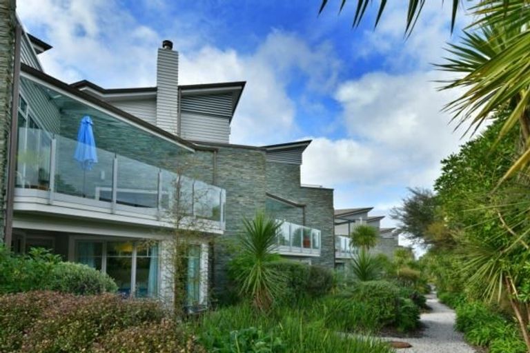 Photo of property in 18 Little Compton Mews, Snells Beach, 0920