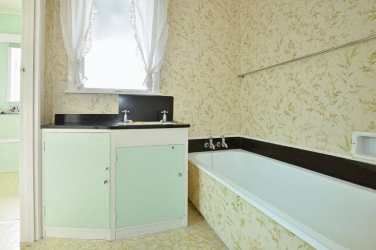 Photo of property in 106 De Lautour Road, Inner Kaiti, Gisborne, 4010