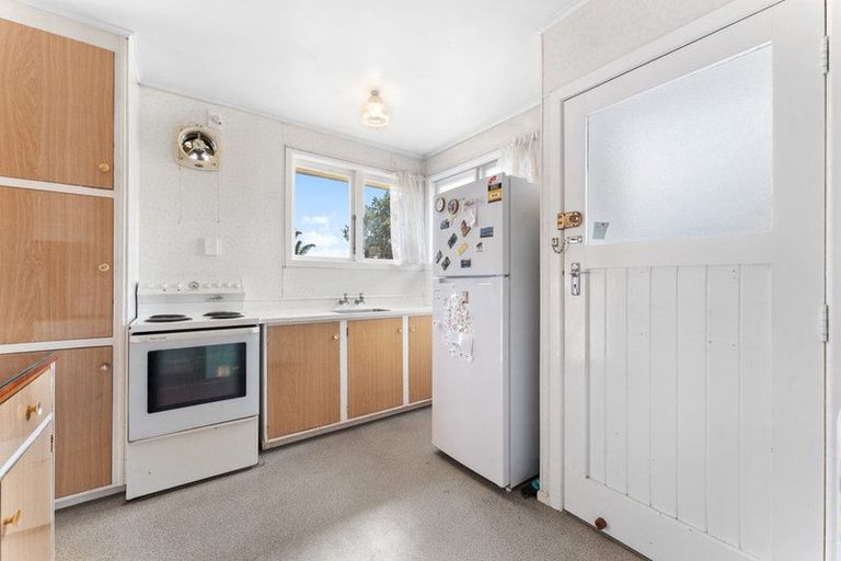 Photo of property in 4 Pomelo Road, Te Atatu South, Auckland, 0610