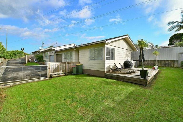 Photo of property in 3/100 Royal Road, Massey, Auckland, 0614