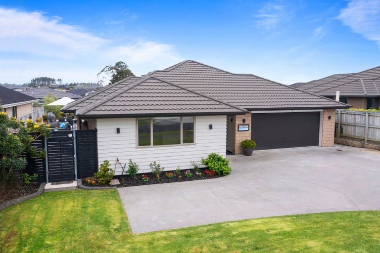 Photo of property in 12 Robert Might Road, Kumeu, 0810