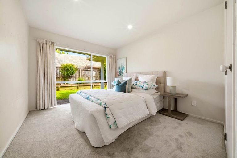 Photo of property in 22 Suncrest Drive, West Harbour, Auckland, 0618