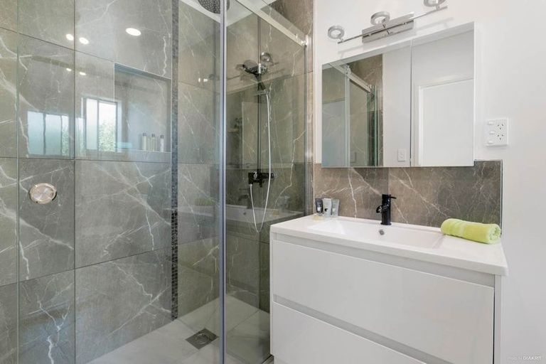 Photo of property in 5 Trengove Place, West Harbour, Auckland, 0618