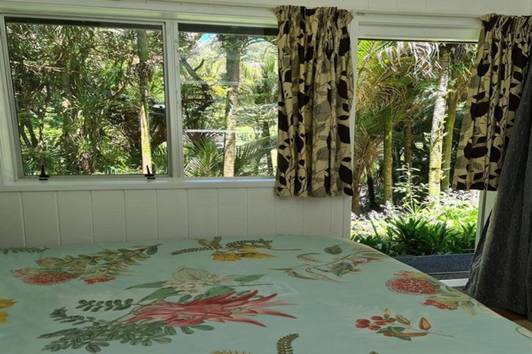 Photo of property in 10-12 Glenesk Road, Piha, New Lynn, 0772