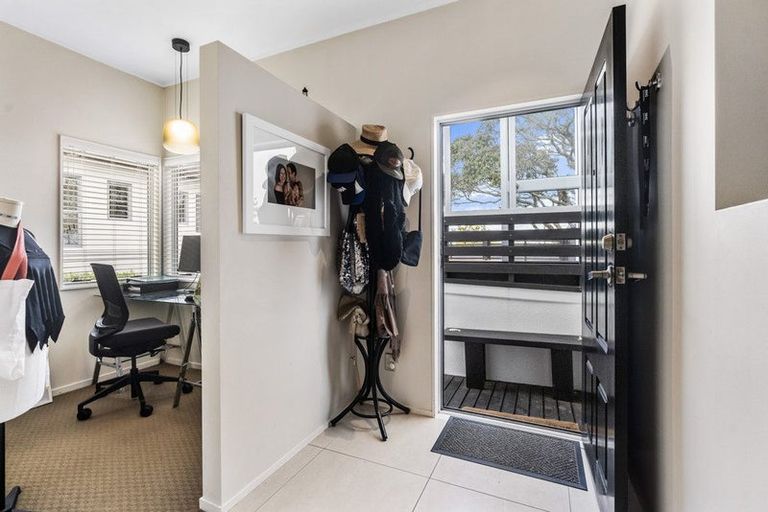 Photo of property in 1/21 Onepoto Road, Hauraki, Auckland, 0622