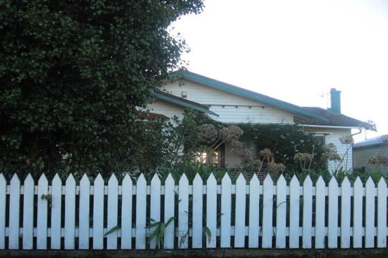 Photo of property in 117 Featherston Street, Palmerston North, 4410