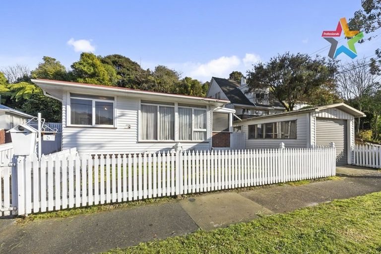 Photo of property in 5 Bird Grove, Stokes Valley, Lower Hutt, 5019