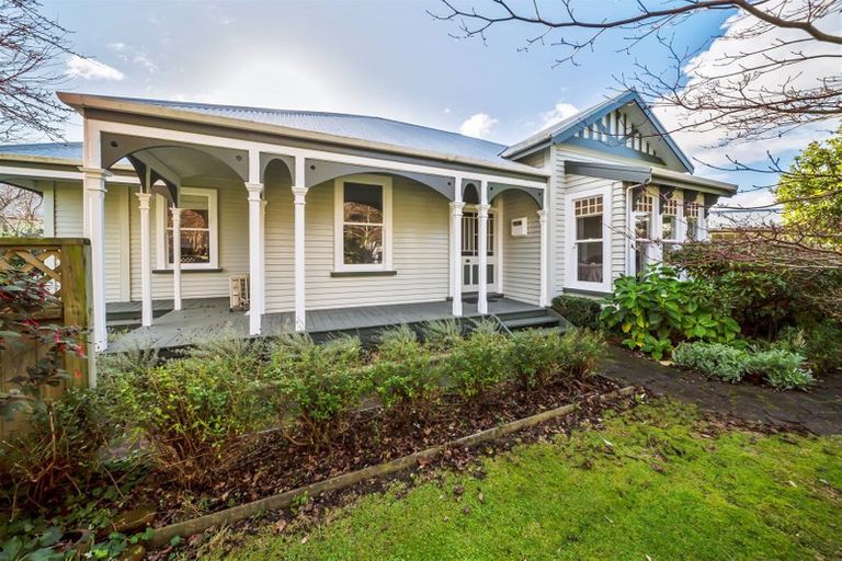 Photo of property in 1 Hunter Street, Hawera, 4610