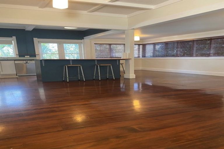 Photo of property in 14 Lawrence Road, Hospital Hill, Napier, 4110