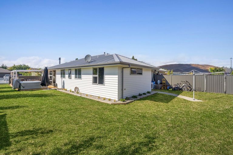 Photo of property in 18 Finch Street, Albert Town, Wanaka, 9305