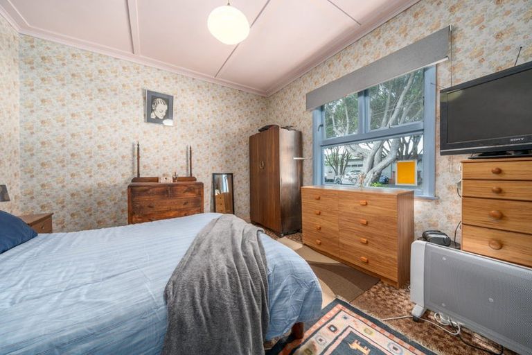 Photo of property in 18 Monorgan Road, Strathmore Park, Wellington, 6022