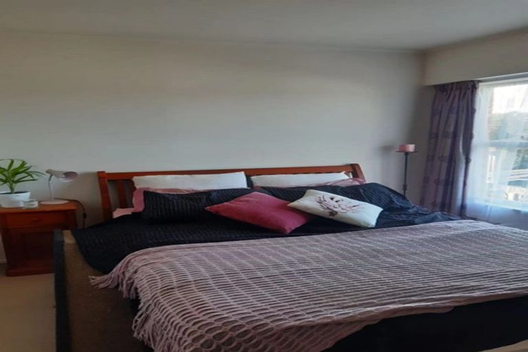 Photo of property in 2/5 Downing Street, Glenfield, Auckland, 0629