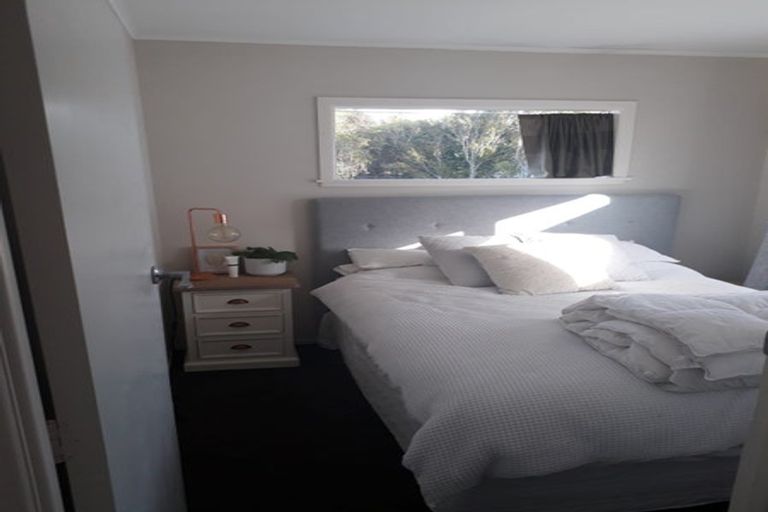 Photo of property in 1/18 Limmer Place, Browns Bay, Auckland, 0632