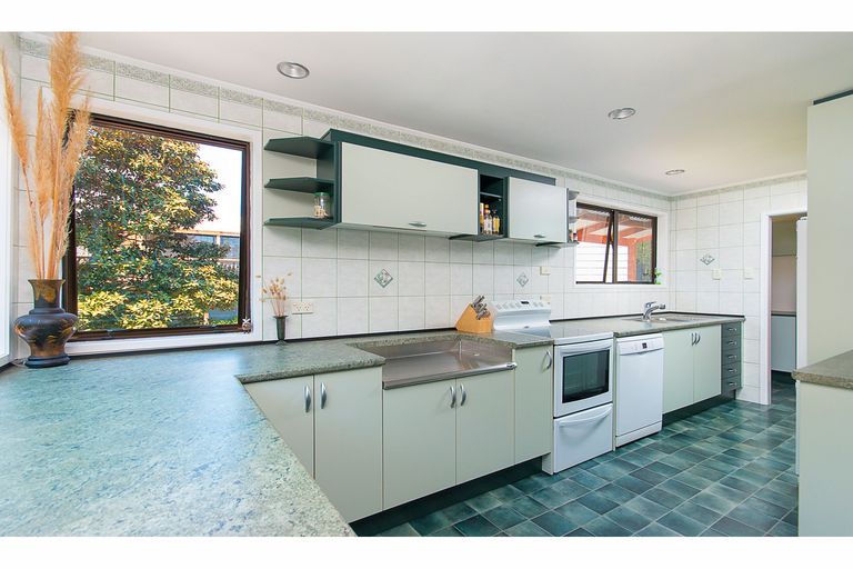 Photo of property in 22 Lina Place, Waiuku, 2123