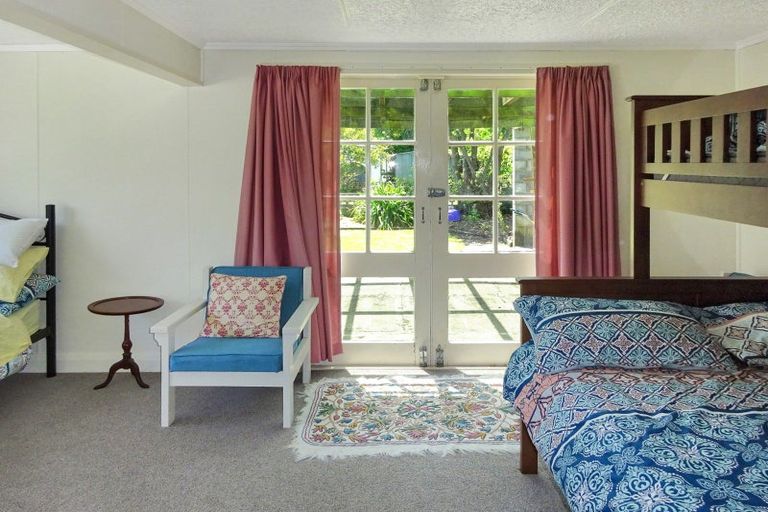 Photo of property in 7 Hennessy Street East, Foxton Beach, Foxton, 4815