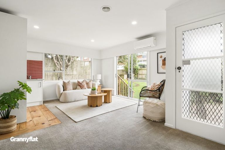 Photo of property in 14 Holdaway Avenue, Northcote, Auckland, 0627