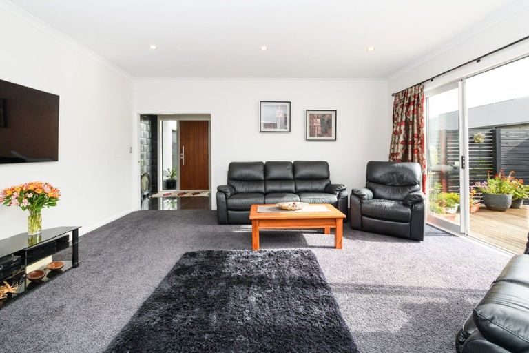 Photo of property in 4 Saint Heliers Grove, Fitzherbert, Palmerston North, 4410