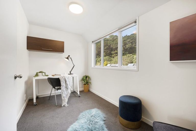 Photo of property in 11 Lawson Place, Mount Victoria, Wellington, 6011