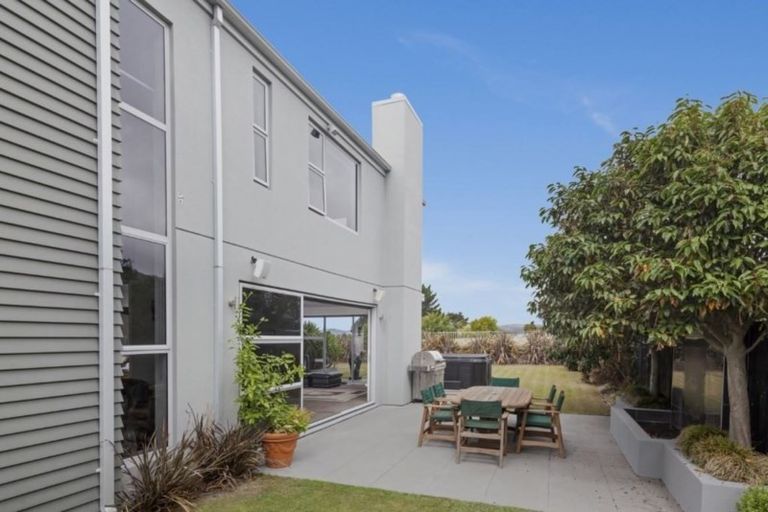 Photo of property in 31 Linkwater Way, Parklands, Christchurch, 8083