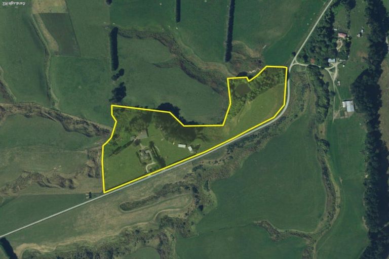 Photo of property in 221 Titiroa Pine Bush Road, Waimahaka, Wyndham, 9891