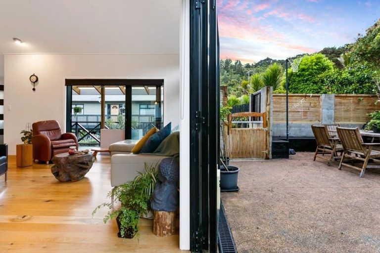 Photo of property in 136 Woodlands Park Road, Titirangi, Auckland, 0604